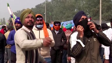 Per protestus Indijos ūkininkai kovai su policijos dronais pasitelkė aitvarus