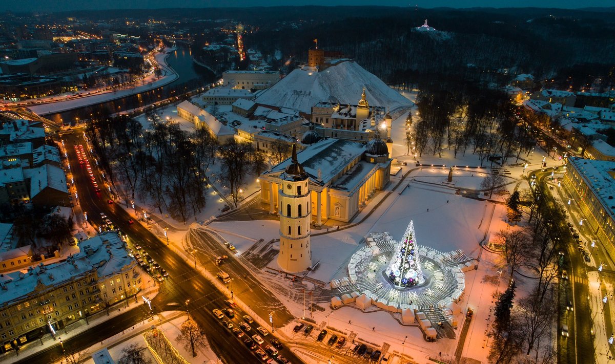 Pagrindinė šalies Kalėdų eglė "Laikas" Vilniuje
