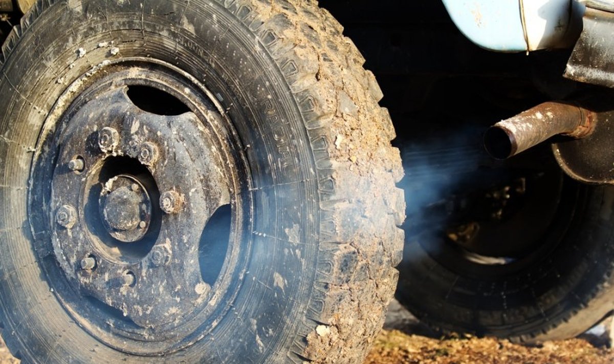 Egzistuoja automobilių, kurių išmetamųjų dujų kiekių nežino niekas