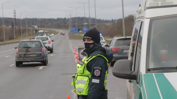 Policija paskelbė, kas laukia vairuotojų gegužę: ypatingo dėmesio sulauks net dviratininkai