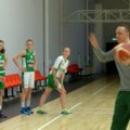 Jaunieji krepšinio talentai pateko į trenerio M. Šerniaus rankas