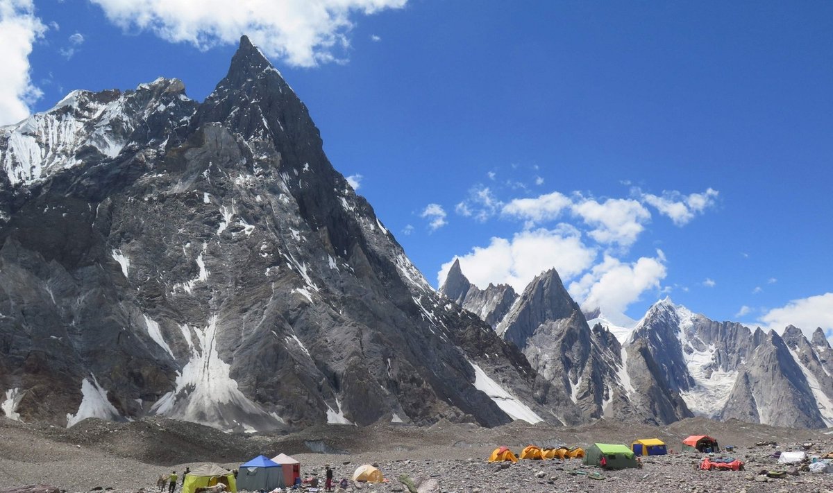 Pakistano kalnuose po nelaimingo atsitikimo išgelbėti du britų alpinistai