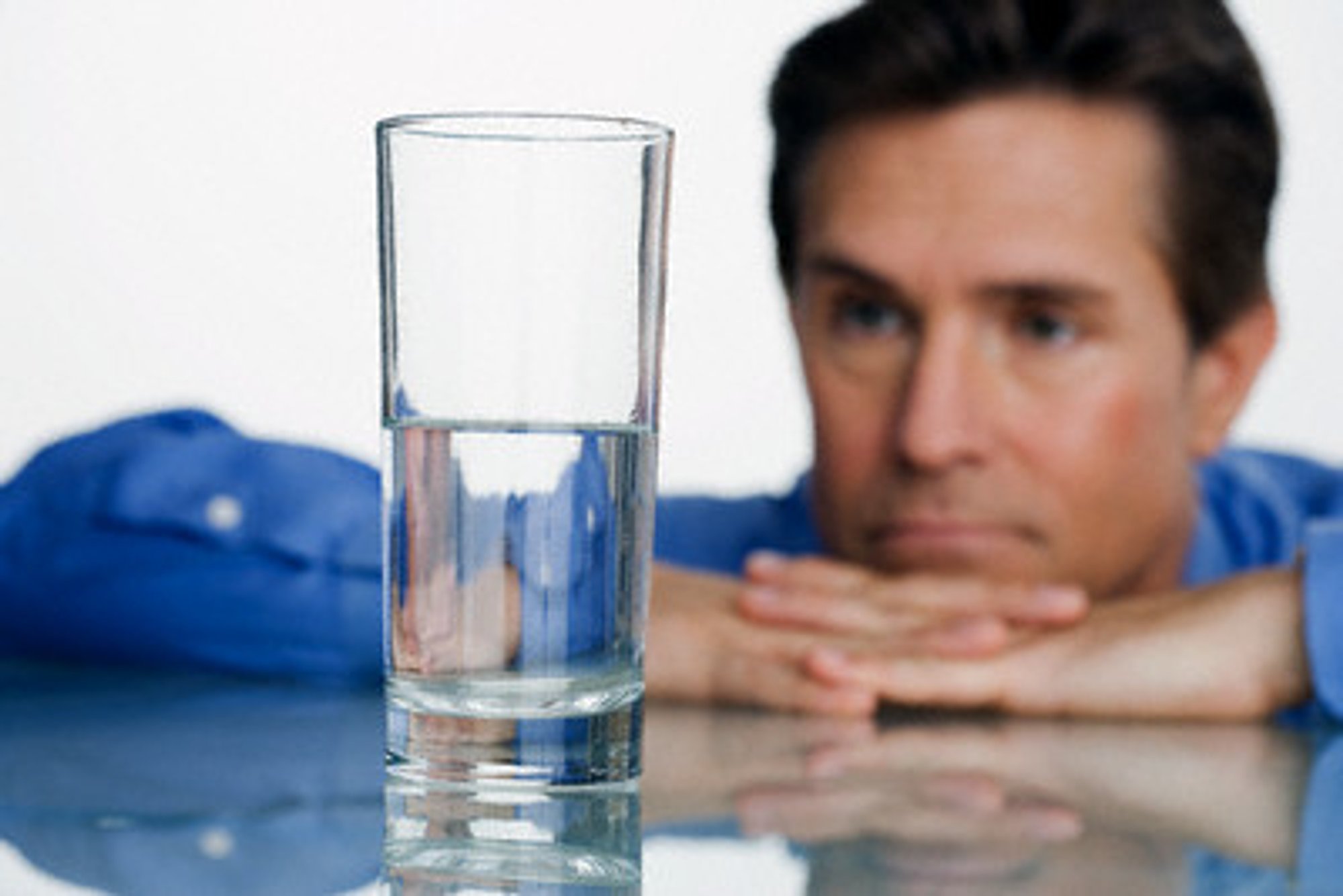 Вода из крана. Неприятная вода. Вонючая вода. Плохая вода из крана. Вонючая вода из крана.