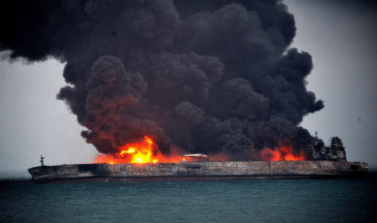 Prie Kinijos krantų degantis Irano tanklaivis