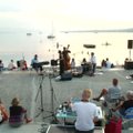 Priešaušrio tylą ant Ženevos ežero kranto nutraukia muzikos garsai