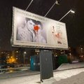 Homoseksualią porą vaizduojantis MO muziejaus plakatas sugadintas vandalų