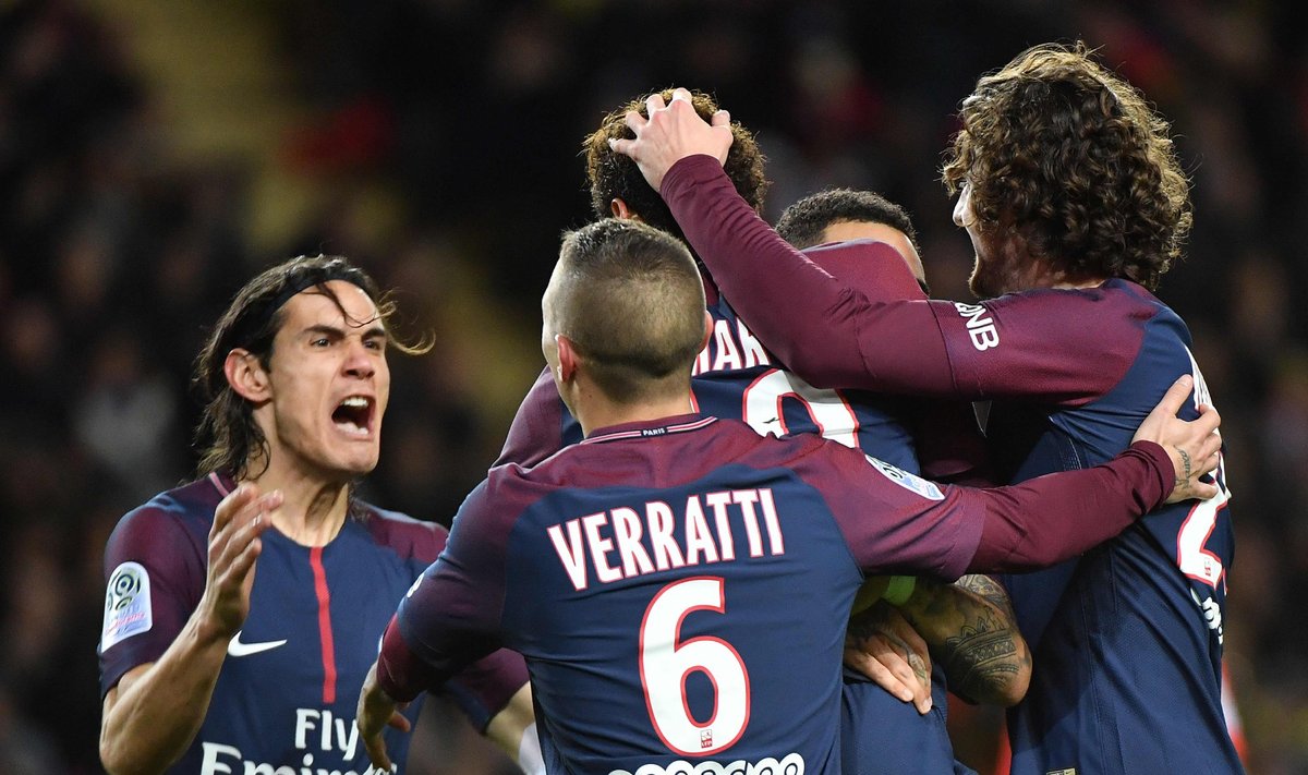 „Paris Saint Germain“ žaidėjai džiaugiasi Neymaro įvarčiu