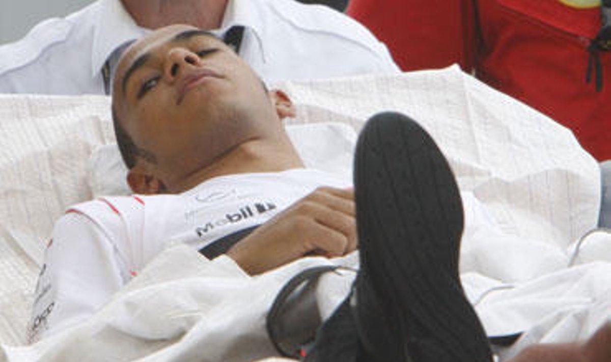Lewis Hamilton po avarijos