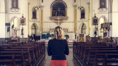 Praktikuojanti katalikė pasisakė apie padorumą bažnyčioje: reikia laikytis tradicijų