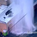 Trūkęs hidrantas užtvindė Los Andželo gatvę