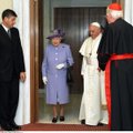 Karalienė Elizabeth II susitiko su popiežiumi Pranciškumi Vatikane