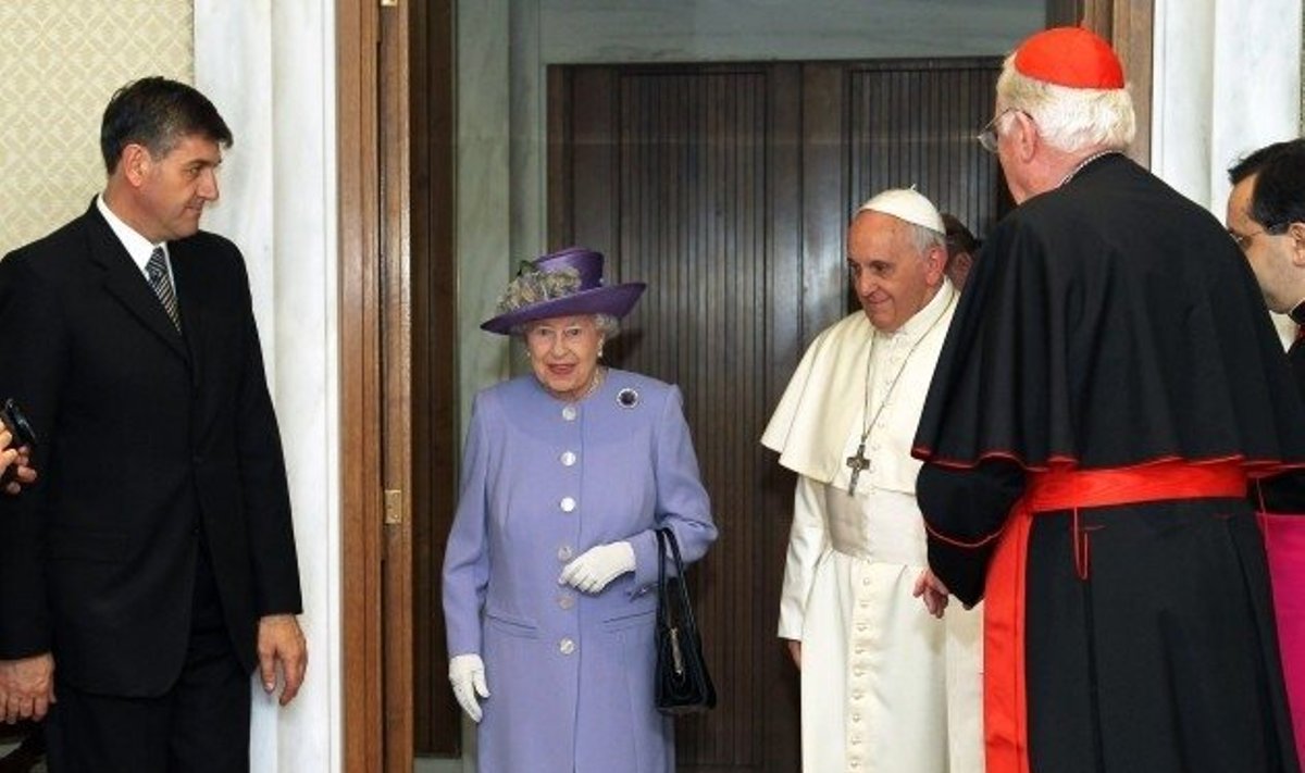 Karalienė Elizabeth II susitiko su popiežiumi