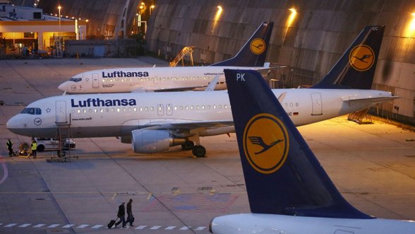 Vokietijos oro uostuose dėl streiko atšaukti šimtai skrydžių