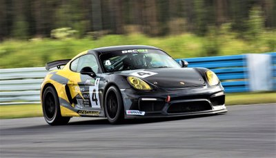 Po sėkmingo pasirodymo Palangoje "Porsche Baltic" komanda ruošiasi lenktynėms Estijoje