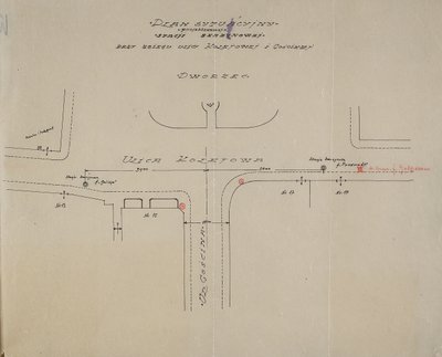 Prie Šamuelio Galperino prašymo leisti statyti benzino kolonėlę aikštėje priešais Geležinkelio stotį pridėtas aikštės planas. Raudoni maži apskritimai nurodo pageidaujamą kolonėlei statyti vietą. 1928 metai.  