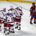 „Rangers“ žengė pirmą žingsnį NHL finalo link