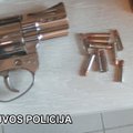 Pas girtą vyrą namuose Kalvarijoje pareigūnai rado ne tik revolverį, bet ir narkotikų