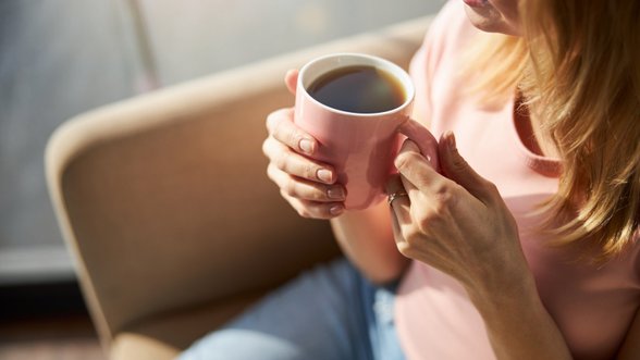 Imunitetas gali nusilpti dėl 3 dažnų mitybos klaidų: svarbu ir kada geriate kavą