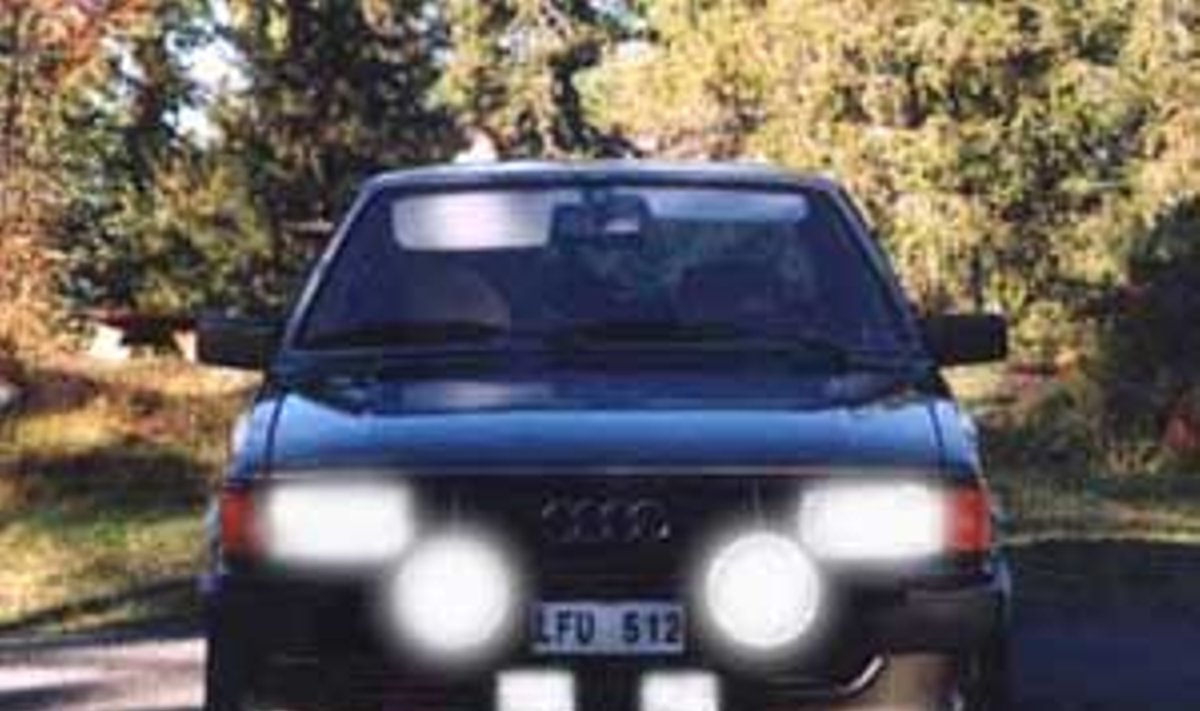 "Audi 80"