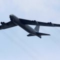 JAV strateginis bombonešis B-52 avariniu būdu nusileido Britanijoje dėl variklių gedimo