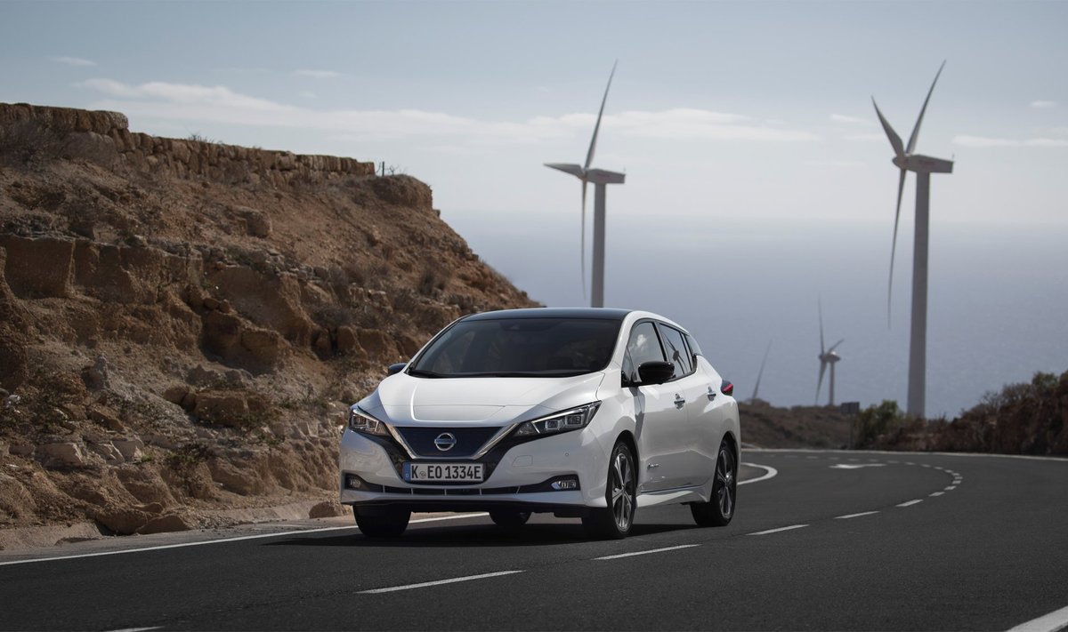 Simboliška, bet "Nissan" gamina ir geriausiai pasaulyje parduodamą elektromobilį "Leaf"