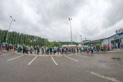 Lankytojų eilės į meno mugę ArtVilnius