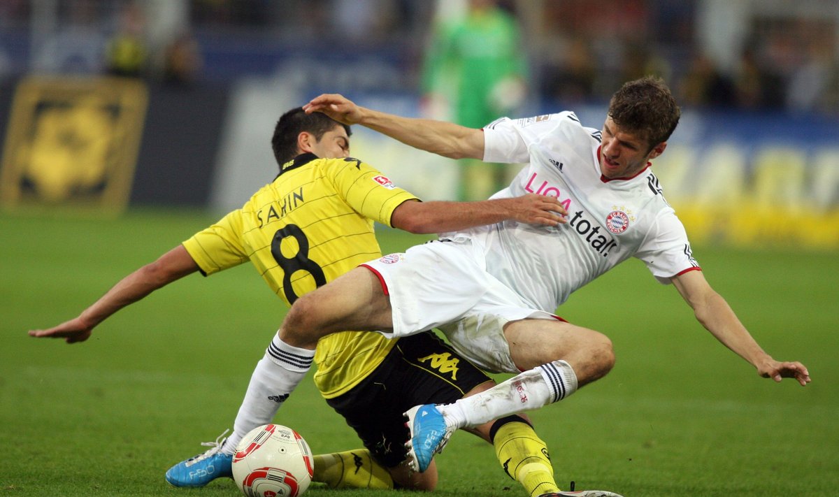 Nuri Sahinas ("Borussia") kovoja su Thomasu Muelleriu ("Bayern")