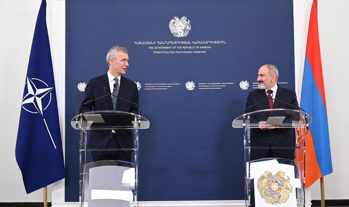 NATO vadovas Jensas Stoltenbergas ir Armėnijos premjeras Nikolas Pašinjanas