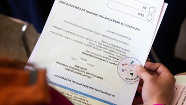 Sekmadienį Lietuva rinko prezidentą ir referendumu sprendė dėl pilietybės išsaugojimo