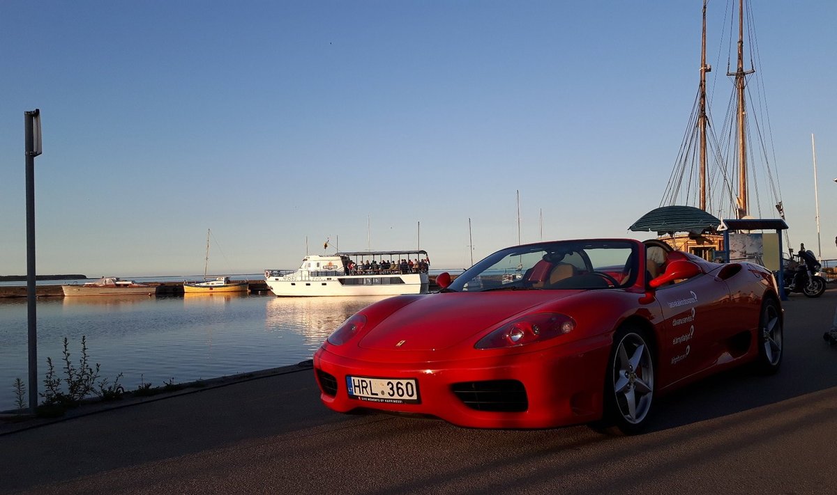 Siūlo Nidoje pasivažinėti "Ferrari 360 Spider"