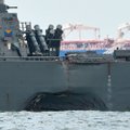 Per susidūrimą su tanklaiviu apgadintame JAV minininke rasta jūreivių palaikų
