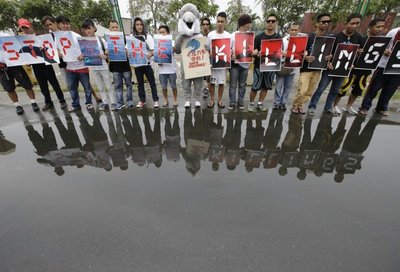 Protestas prieš delfinų žudynes Tokijuje 