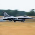 Ukraina ragina tarptautines partneres paspartinti naikintuvų F-16 pristatymą