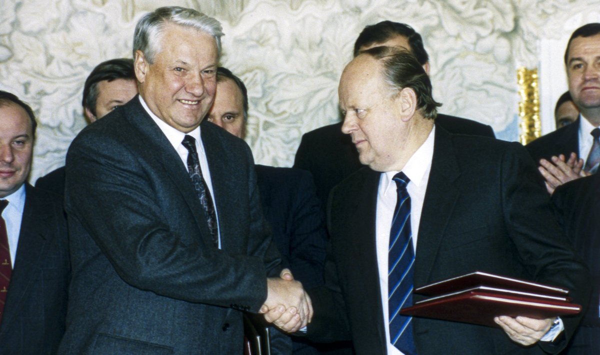 Borisas Jelcinas, Stanislavas Šuškevičius