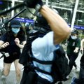 Kinija pasmerkė „į terorizmą panašius“ protestuotojų veiksmus Honkongo oro uoste