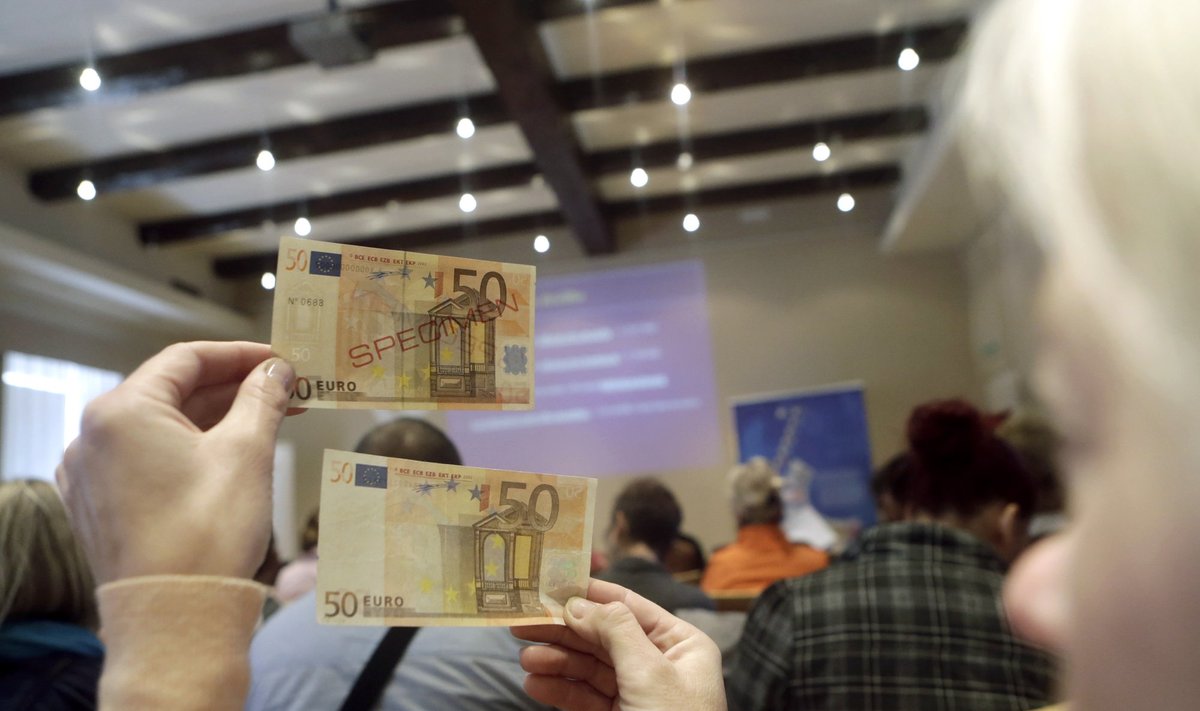 Euro įvedimas Latvijoje