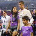 Prieš 10 dienų dukros su Cristiano Ronaldo susilaukusi Georgina po nėštumo likusį svorį jau tirpdo sporto salėje