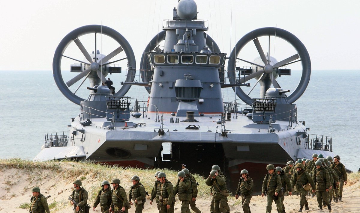 Zapad 2013 Russian military 'lands' on the shores of Kaliningrad