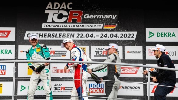 J. Karklys TCR čempionatą Vokietijoje pradėjo dvigubu podiumu