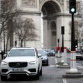 Paryžiečiai balsuoja dėl papildomo parkavimo mokesčio visureigiams