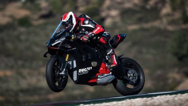 Į Lietuvą atkeliavo vienas greičiausių motociklų pasaulyje: pagal specialų užsakymą gaminamas „Ducati“