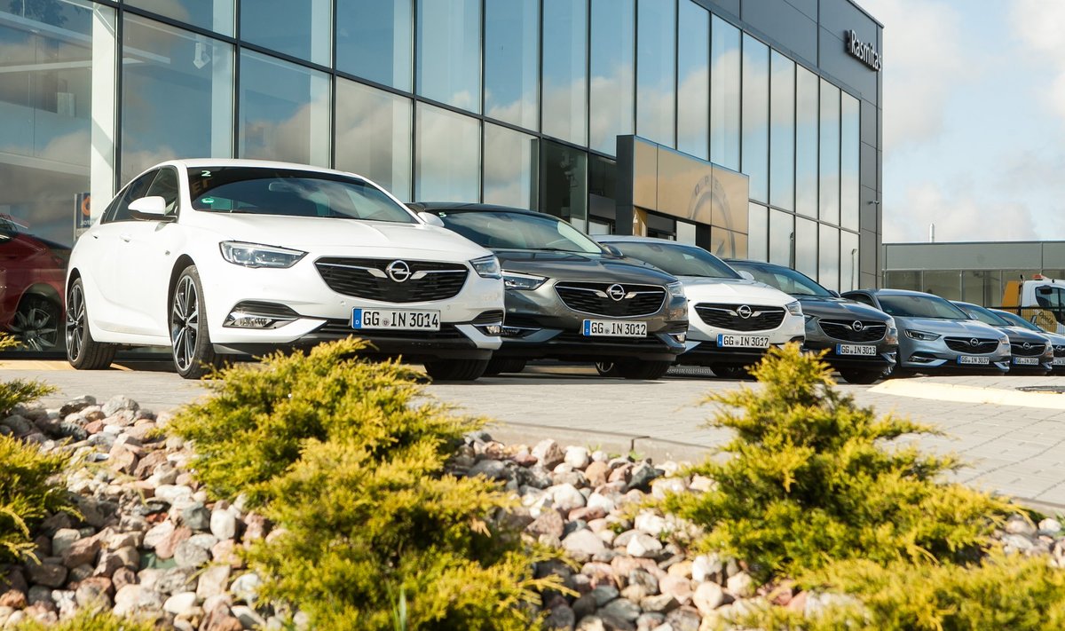 Lietuvos žurnalistams pristatyta naujos kartos "Opel Insignia Grand Sport"