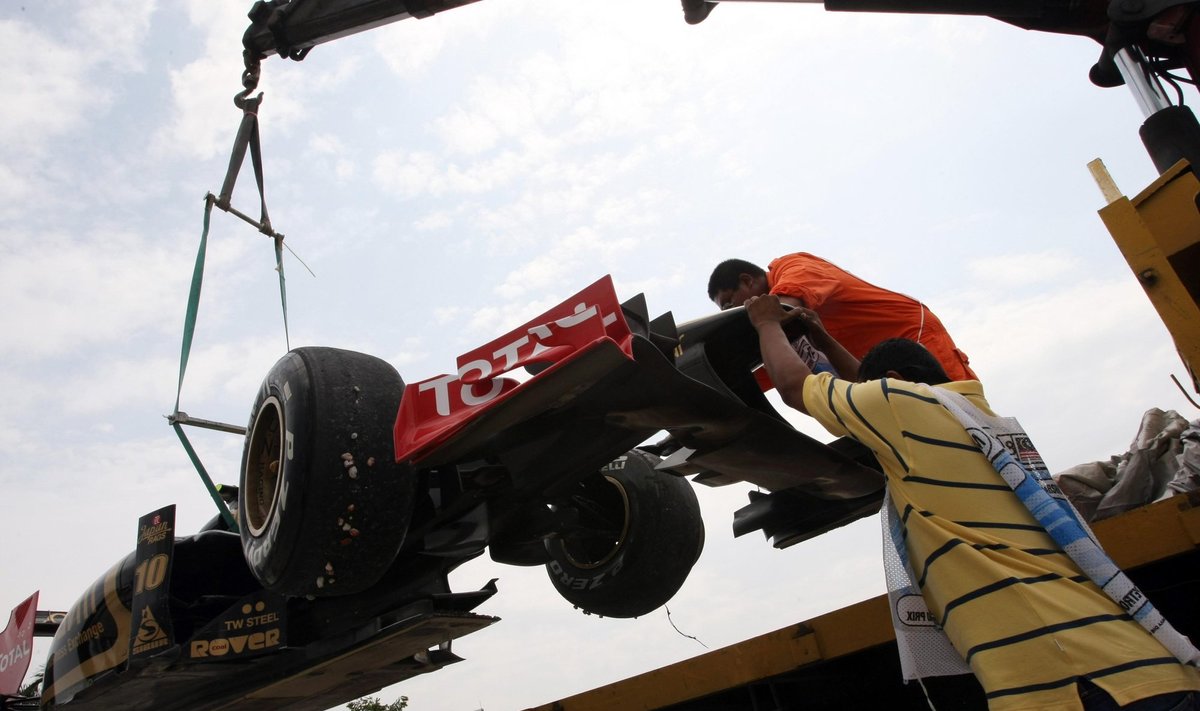 Vitalijaus Petrovo sudaužytas "Lotus Renault" automobilis 