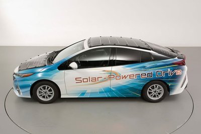 "Toyota Prius" su saulės elementais