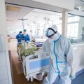 Gydytojas apie siaubą prasidėjus pandemijai: mirštantį COVID-19 pacientą gaivino plikomis rankomis