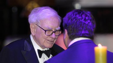 Kaip verslo reikalai tvarkomi Niujorke: Buffetto 11,6 mlrd. dolerių vertės sandorio pradžia vakarienės metu