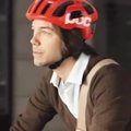 Sukurtas dviratininko šalmas, įspėjantis apie artėjantį susidūrimą su automobiliu
