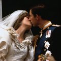 1981-aisiais vykusių princesės Dianos vestuvių torto gabalėlis parduodamas aukcione