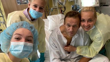 Ar tikrai Navalno mirties priežastis – COVID-19 vakcina?