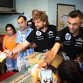 Laisvą Dakaro dieną B. Vanago komanda lankė mažuosius Argentinos ligoniukus